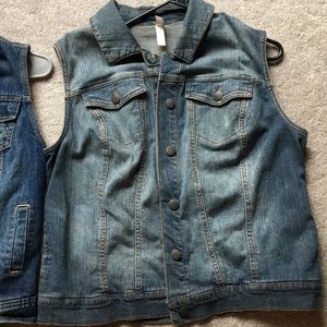 Denim sleeveless jacket
